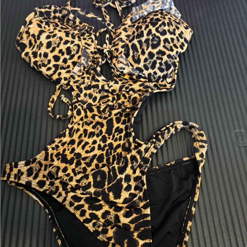 VIX PAULA HERMANNY Leopard Print Cutout Swimsuit monokini size small